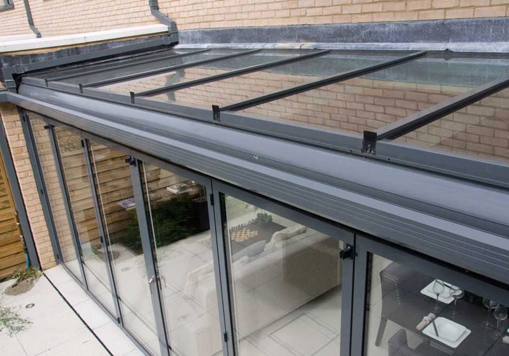 Lean-to roof including integrated guttering above bifold doors