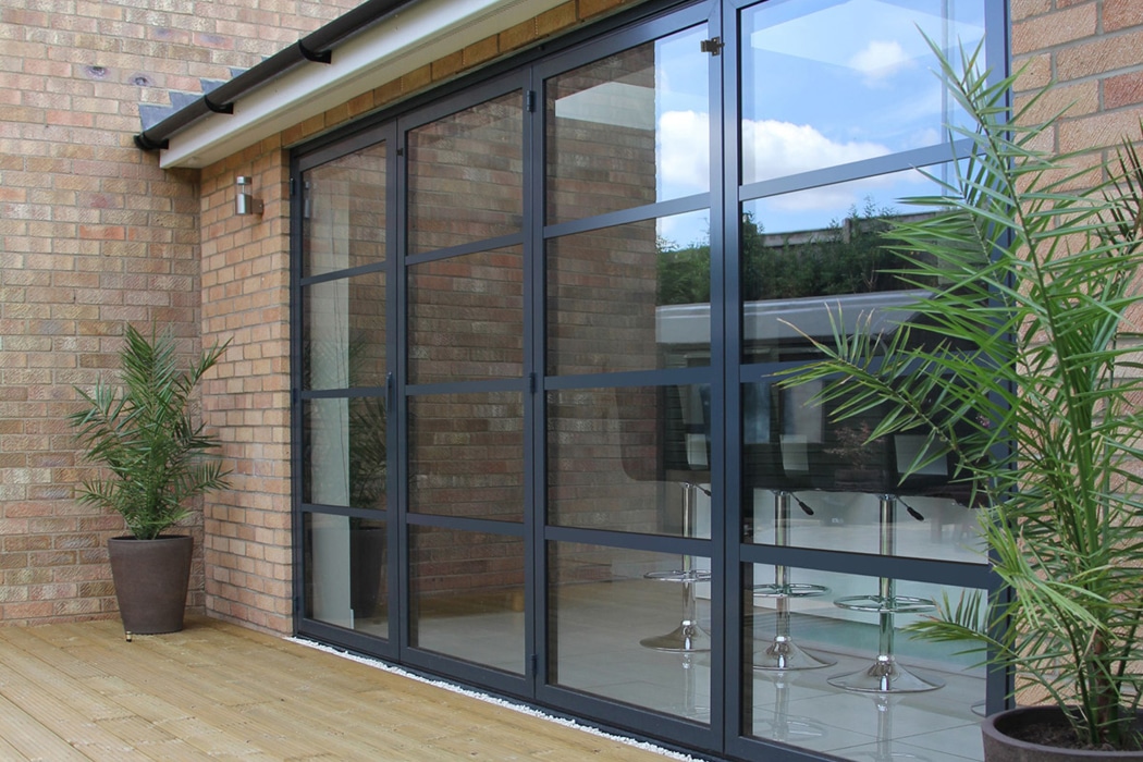 Aluminium bifold doors with horizontal bars, inspired by Art Deco styling of tradition steel doors