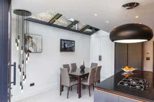 The 4-part roof fills the open plan kitchen full of natural light