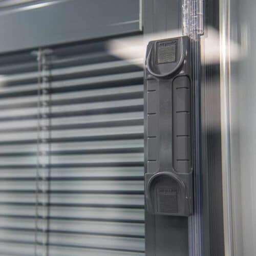 Blinds - Cordless magnetically controlled SV system
